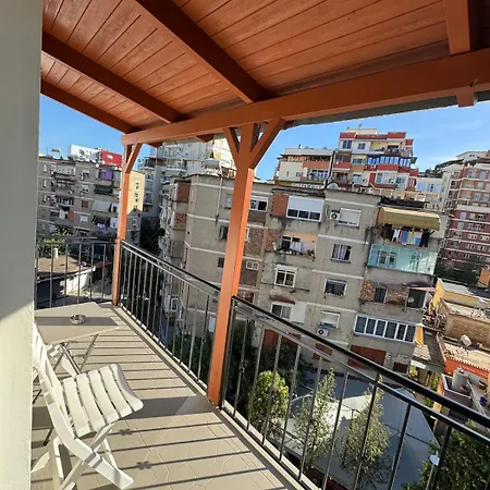 Ados Loft Center شقة تيرانا