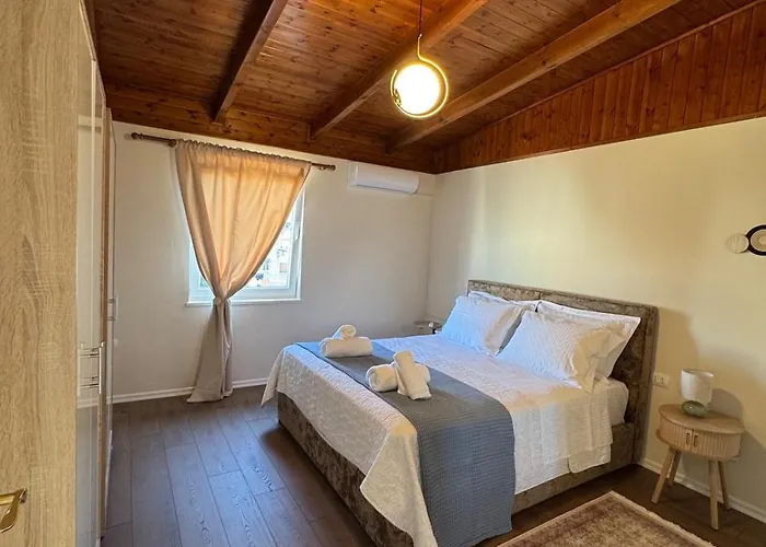 Ados Loft Center טיראנה